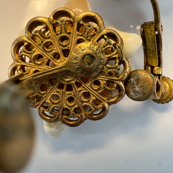 Miriam Haskell Earrings Vintage Signed  Faux Coral Shell Beaded Clip/ Screw back - Picture 10 of 16